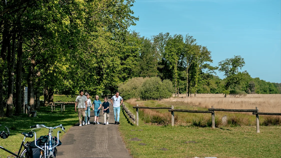 EuroParcs Ruinen family on a walk