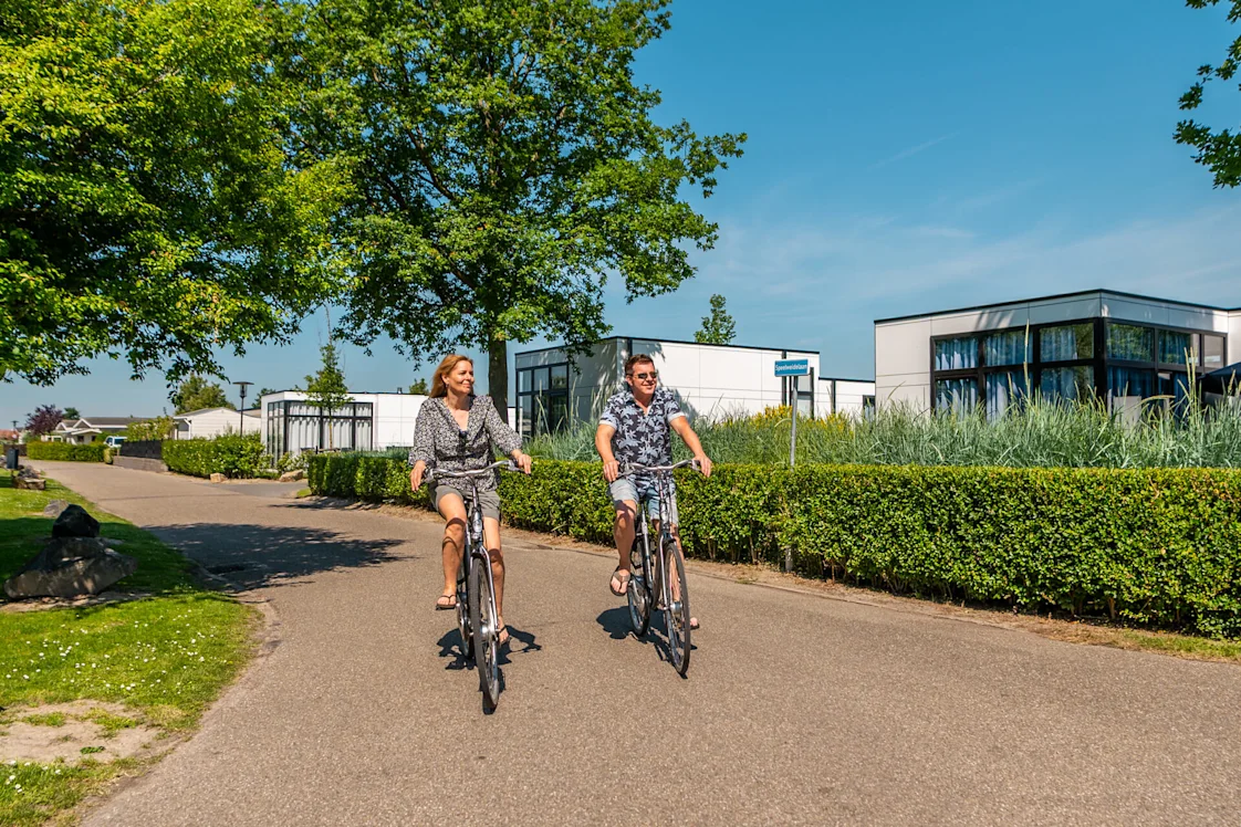 EuroParcs Schoneveld couple biking