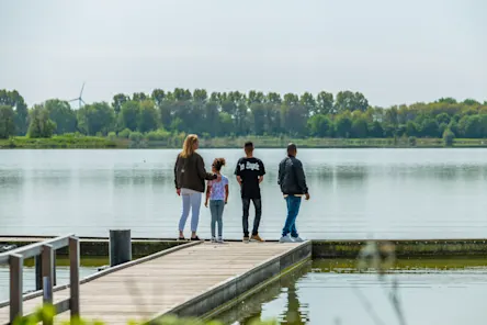 EuroParcs Molengroet surroundings family at the water