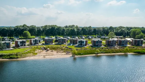 EuroParcs Aan de Maas drone vakantiepark water strand