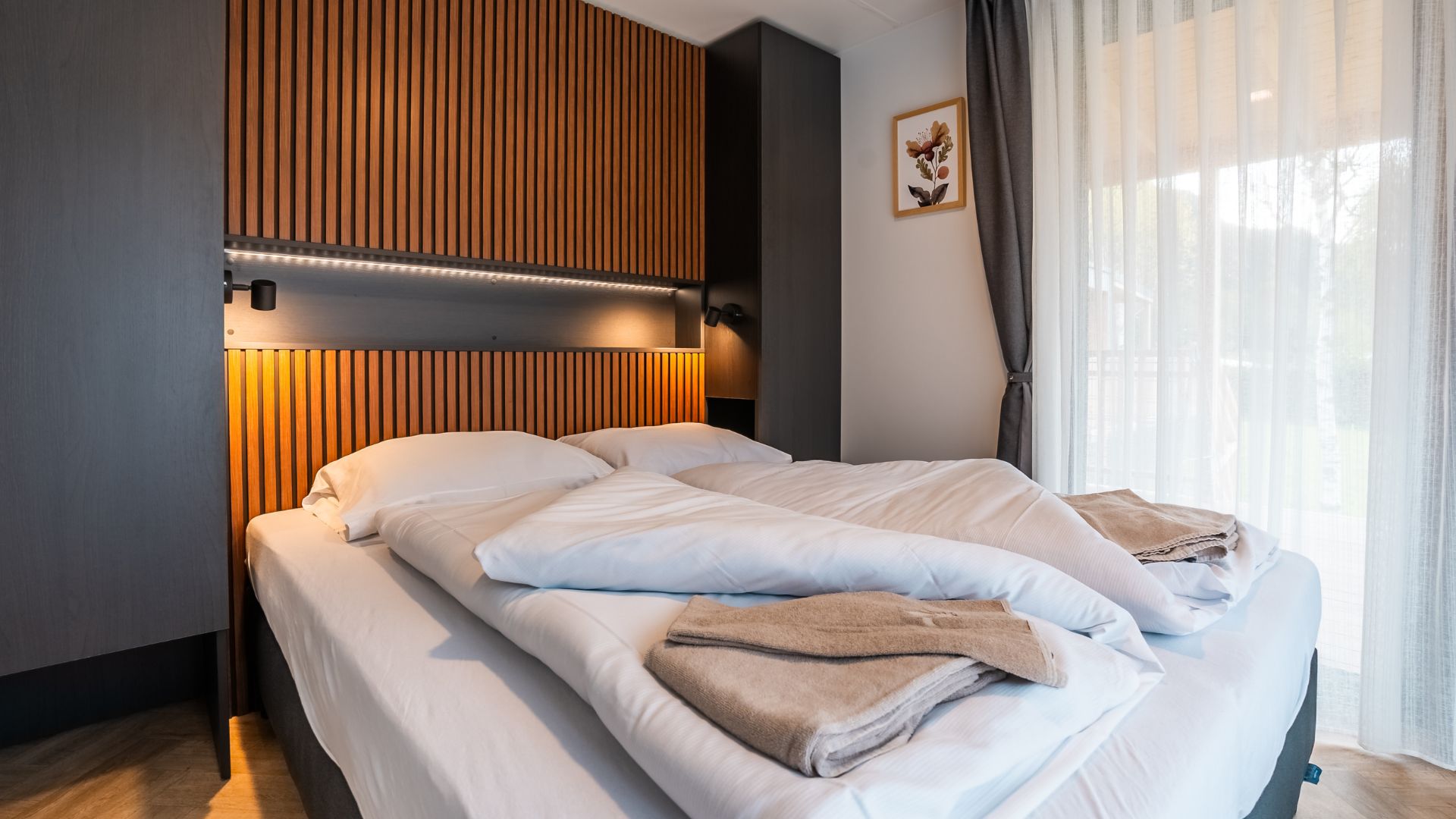 EuroParcs Ossiacher See Enzian4 Waterfront bedroom 1