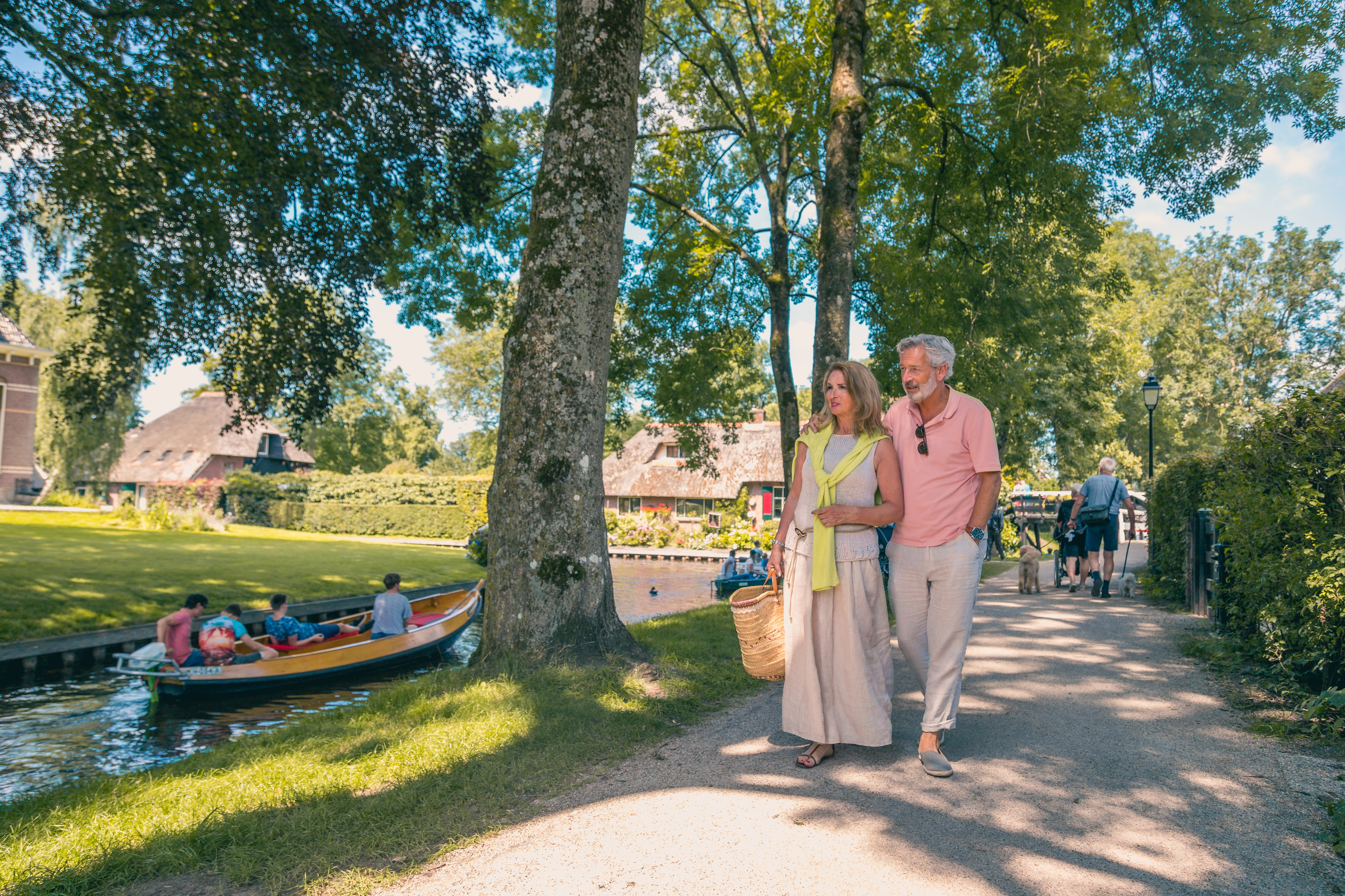 EuroParcs Reestervallei old couple walking discovering surroundings