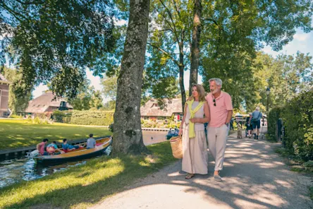 EuroParcs Reestervallei old couple walking discovering surroundings
