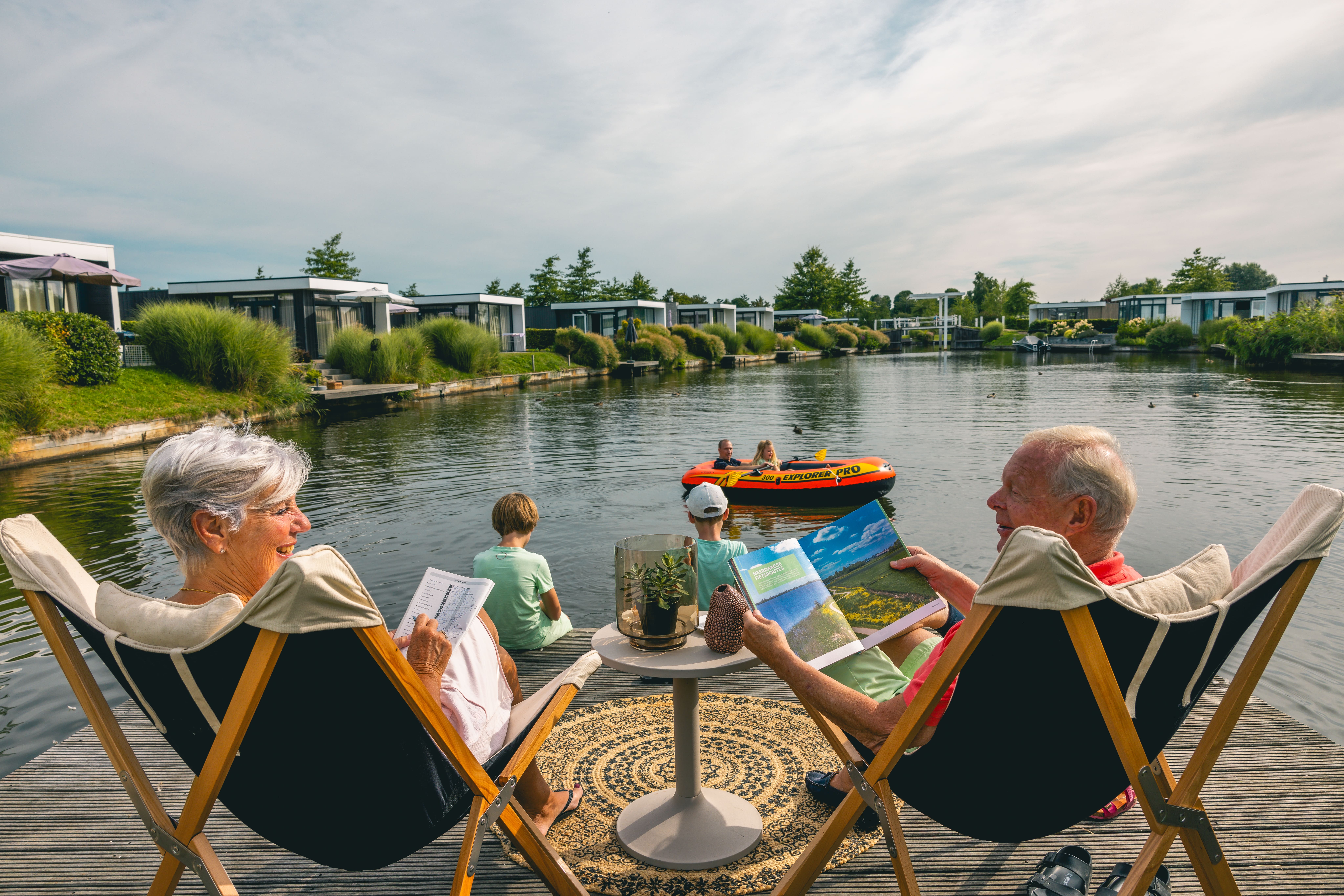 EuroParcs Veluwemeer older couple with grandchildren at the water boat summer