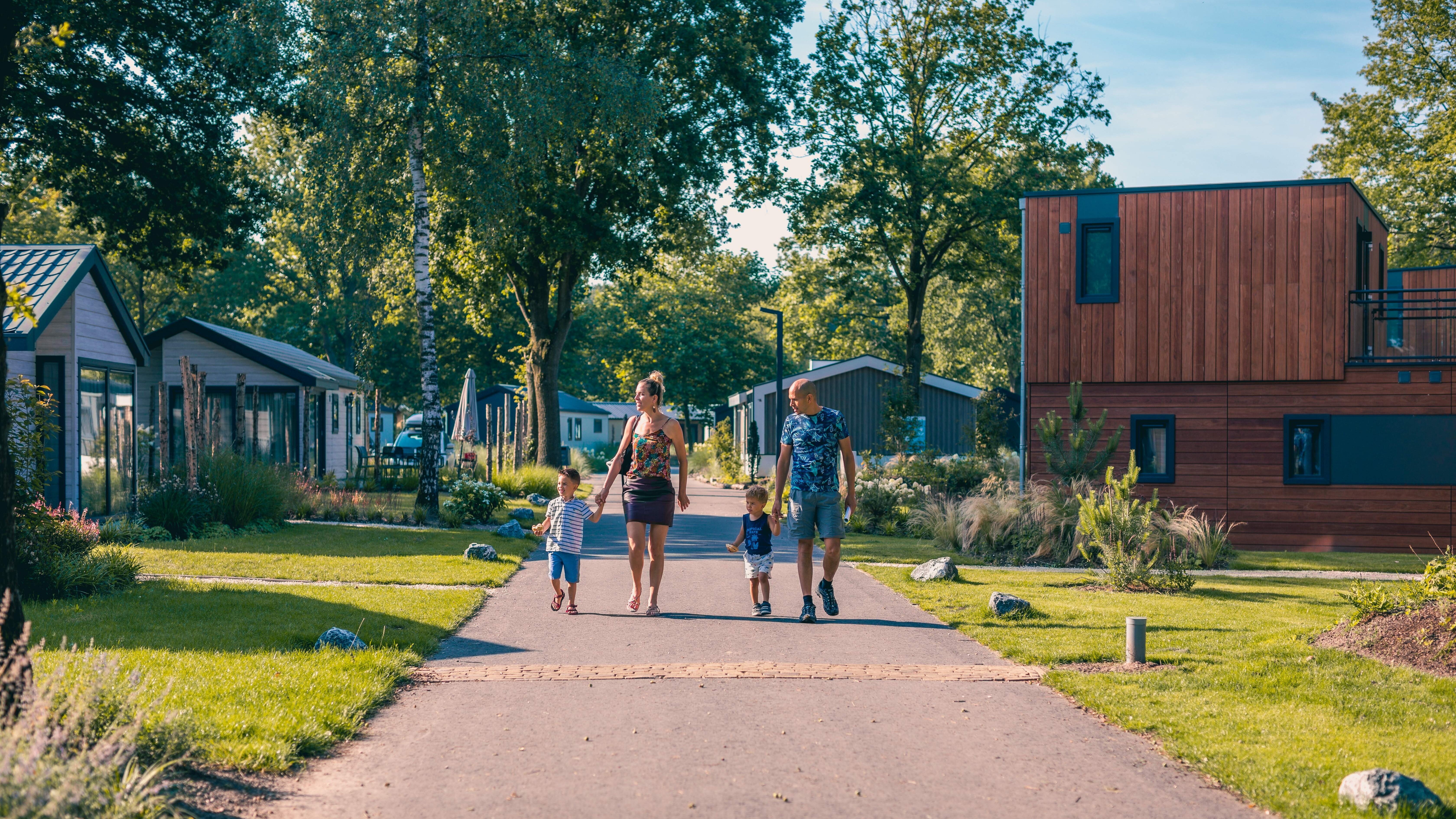 EuroParcs Kaatsheuvel family walking