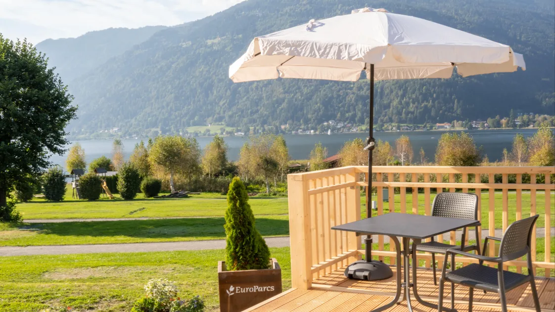 Ossiacher See holiday home with parasol lake view