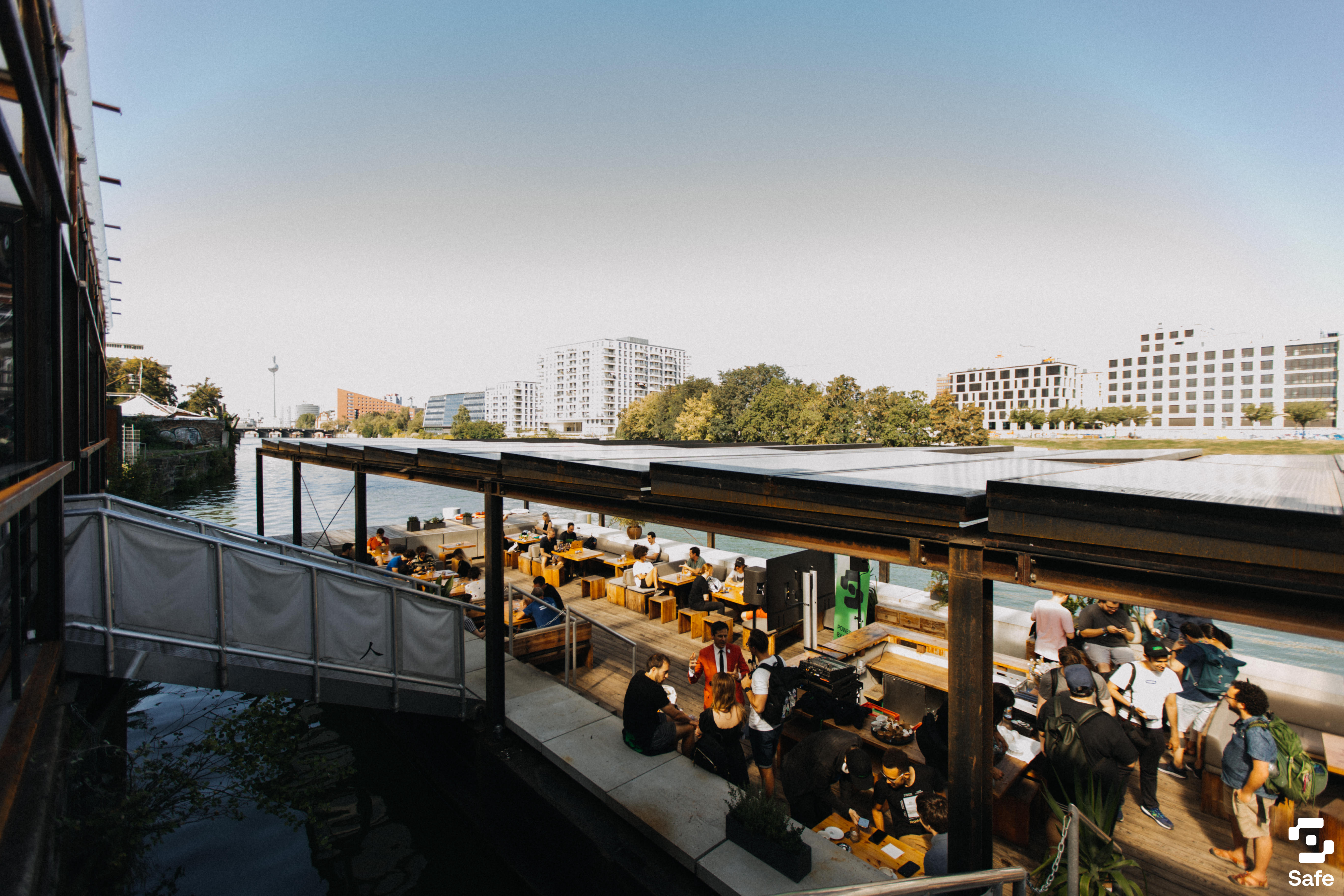 Web3 builders enjoyed hanging out in a chilled setting along the Spree at their dedicated Developer's Lounge.