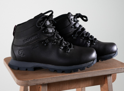 Clean boots drying in a elevated and ventilated area