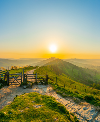 The Great Ridge panorama at sunrise - Mam Tor hill in Peak District