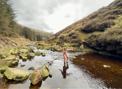 Hannah @feather39 wild swimming 
