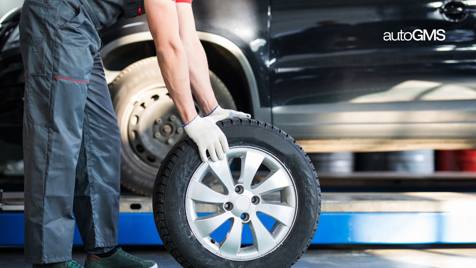 mechanic guy changing tire for the tire business shop