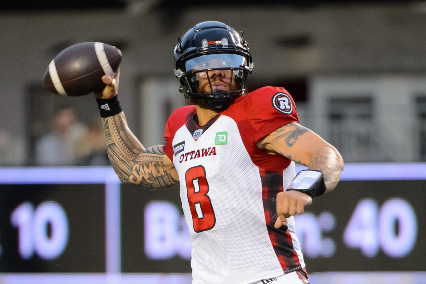 Jeremiah Masoli playing football