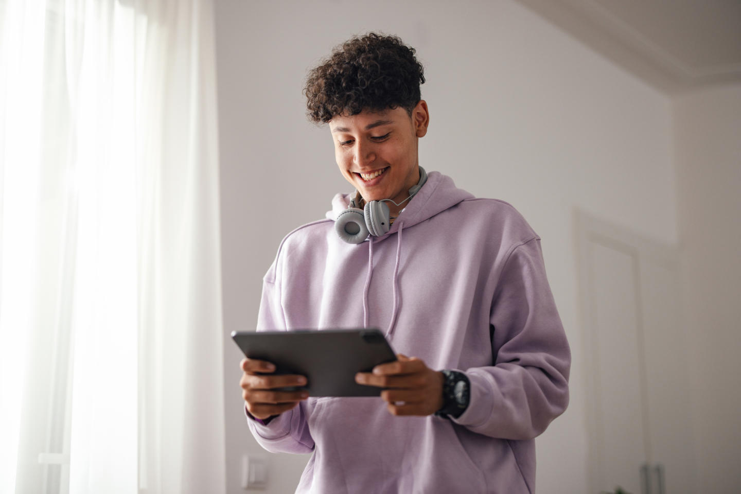 Teenager using a tablet

