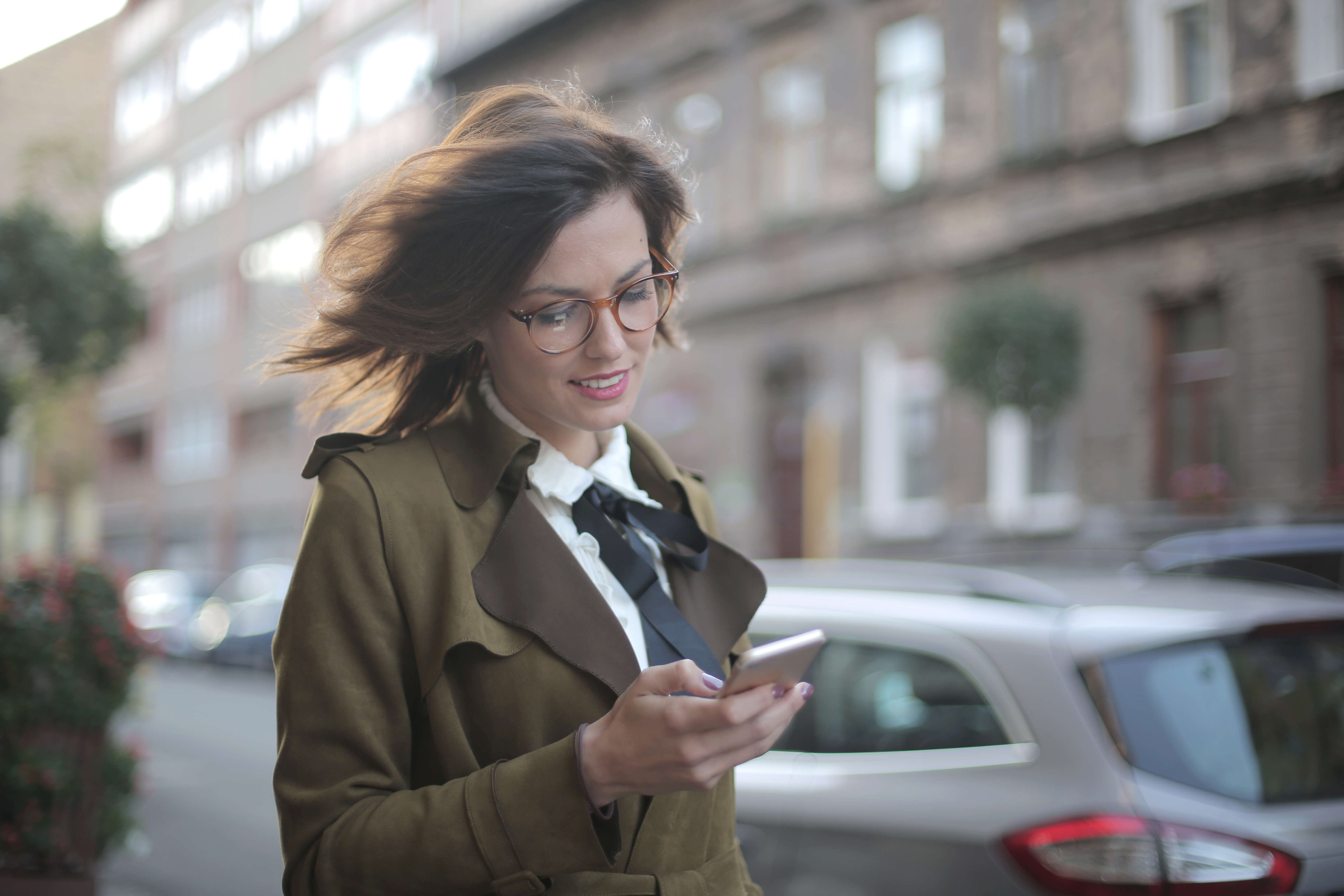 woman using a smart phone in the city.