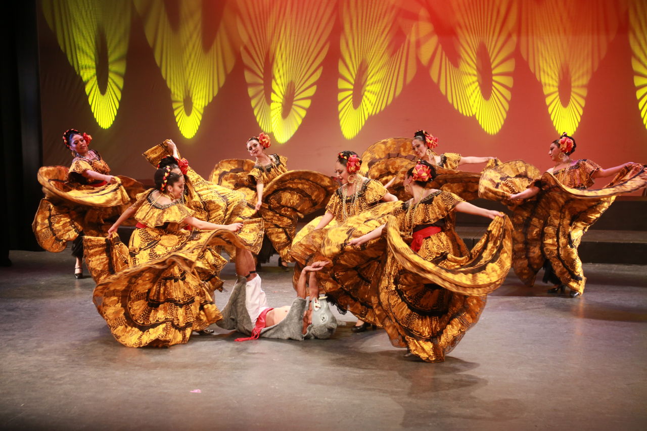 Ballet Folclórico Nacional de México de SILVIA LOZANO