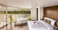 Category 4, Zafiro Suite