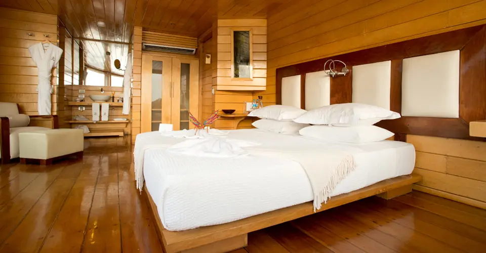 Bedroom onboard the Delphin II, Peru.
