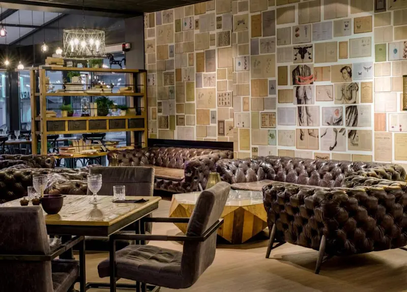 Guest bar and lounge