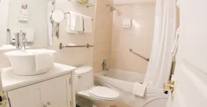 Polar Inn & Suites
