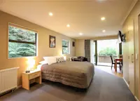 Slideshow Thumbnail 4 of 6