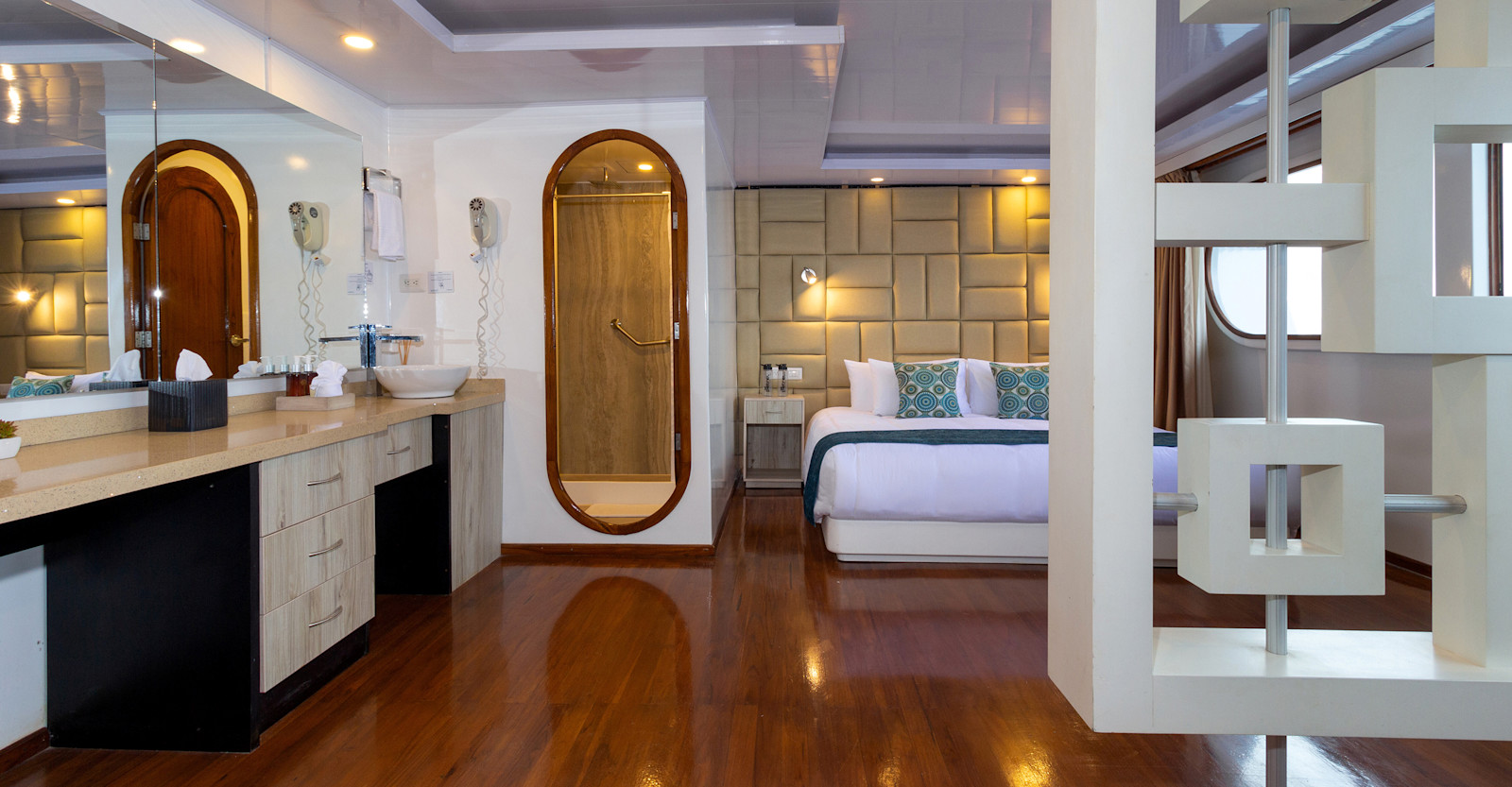 Guest cabin interior, category 2 aboard the M/C Natural Habitat Petrel