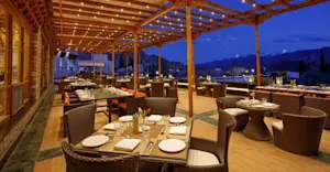 Zasgyath Dining 