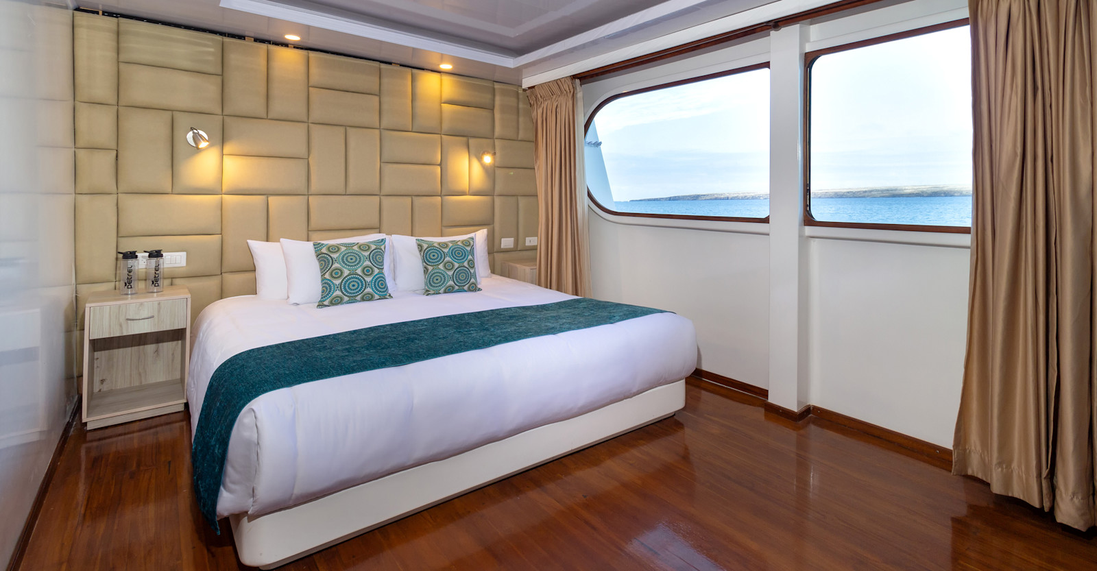 Guest cabin interior, category 2 aboard the M/C Natural Habitat Petrel