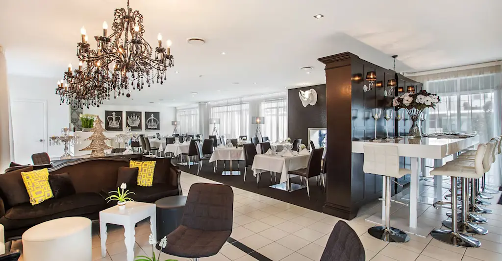 Lounge & Bar