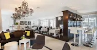 Lounge & Bar