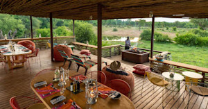 Guest dining and lounge deck