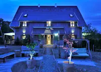 Slideshow Thumbnail 1 of 8