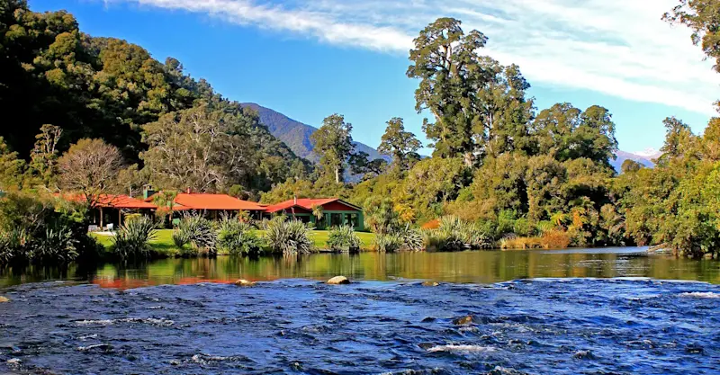 Wilderness Lodge, Lake Moeraki Accommodation, New Zealand.