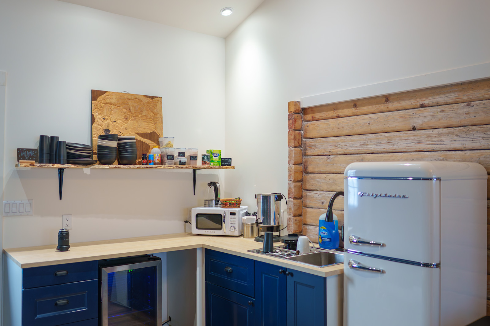 Nat Hab's Boreal Lounge, Churchill, Manitoba.