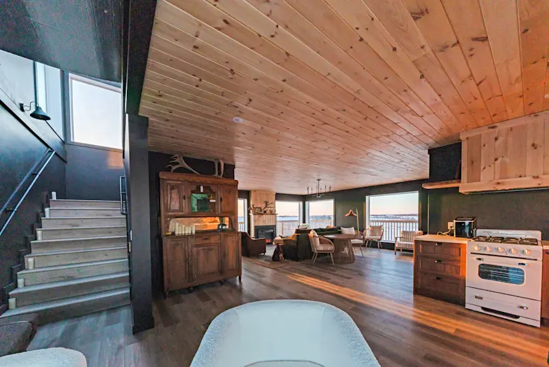 Nat Hab's Boreal Lounge, Churchill, Manitoba.