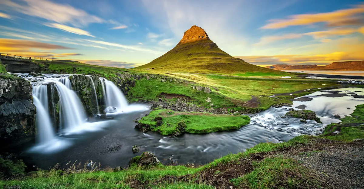Kirkjufell mountain and Kirkjufellsfoss waterfall, Snæfellsnes Peninsula, Iceland. 