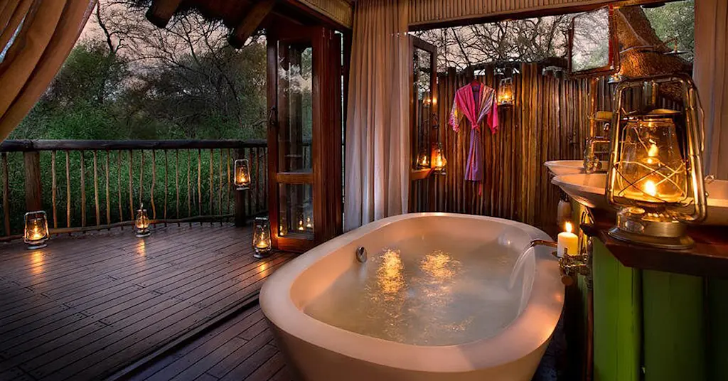 Bathtub in guest room