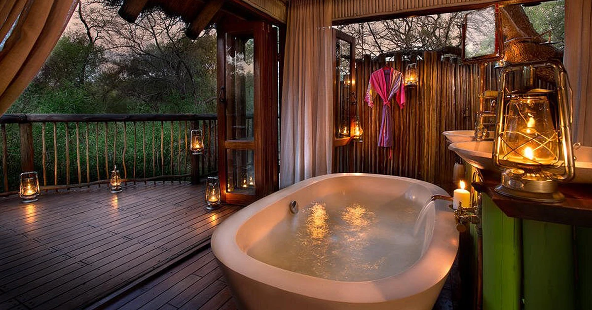 Bathtub in guest room