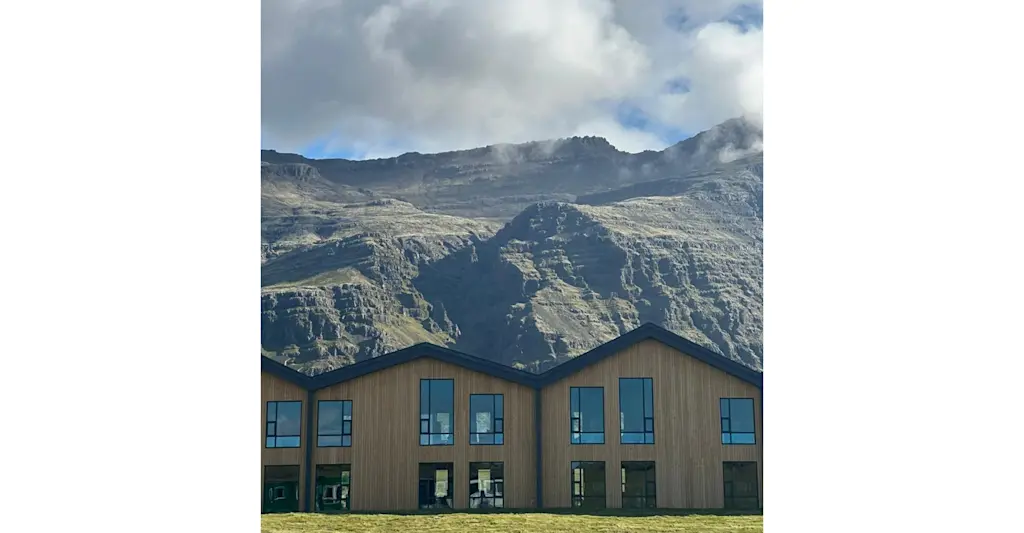 Exterior Mountain View