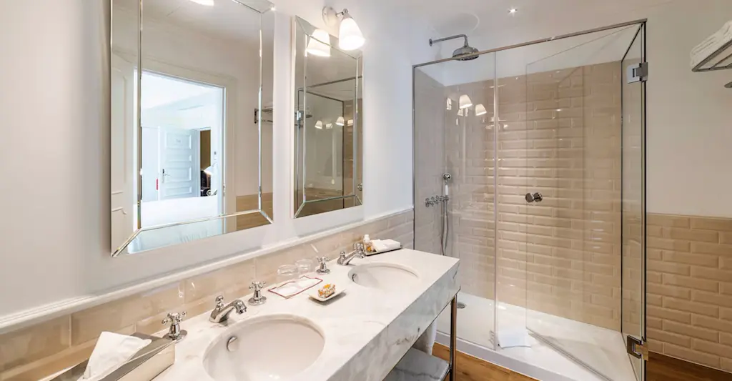 Guest Bathroom 