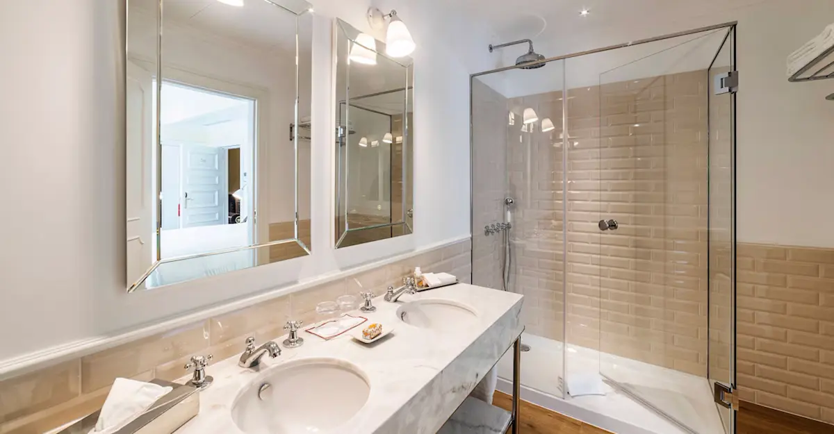 Guest Bathroom 