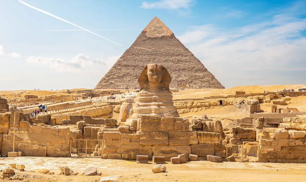 Great Sphinx of Giza and the Pyramid of Khafre, UNESCO World Heritage, Cairo, Egypt.