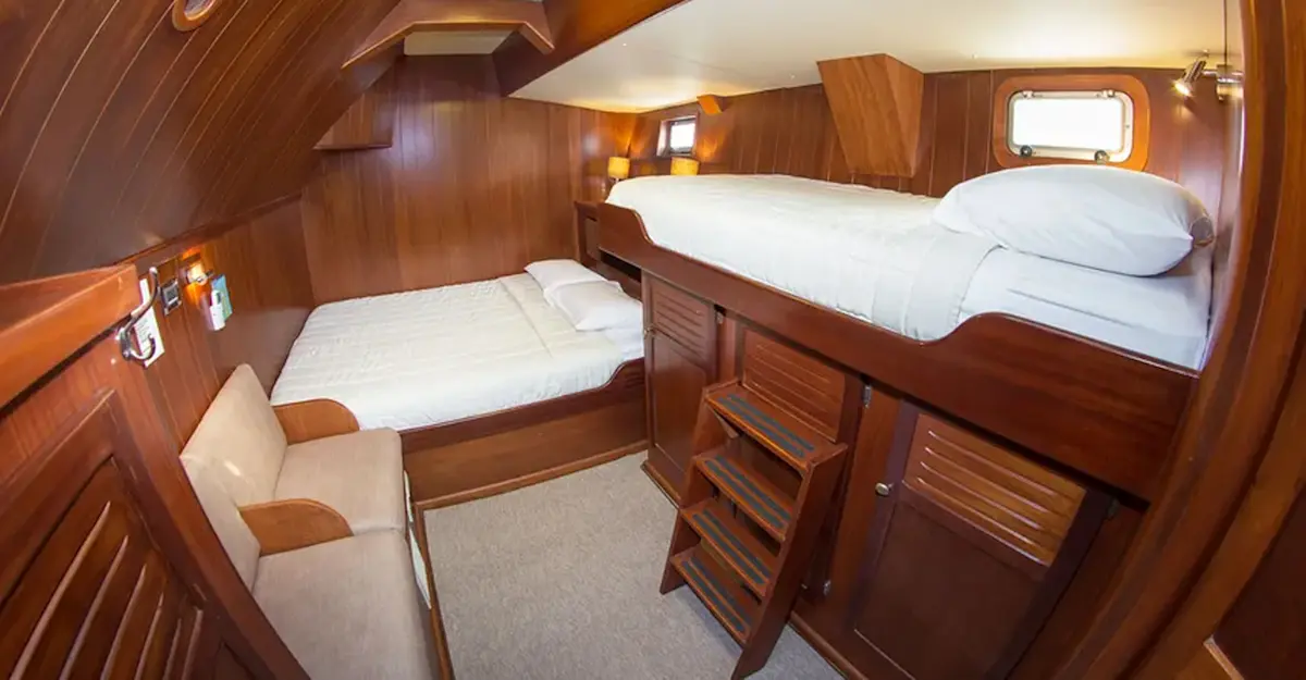 Category 3, Cabin 6, Double bed and Upper twin