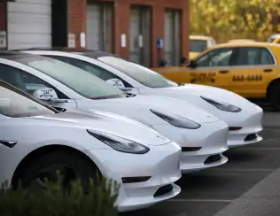 3 electric vehicles parket