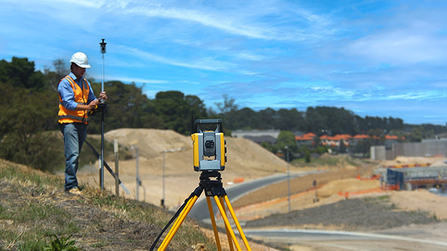 Trimble SPS930 universal total station providing positioning accuracy on an uneven construction site