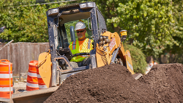 Contractor using Trimble Siteworks to capture bucket data while moving dirt