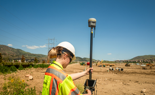 TSC510 on pole with R12i GNSS receiver