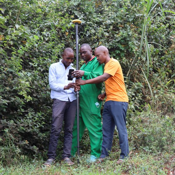 geo-appl-cadastral-boundary-land-admin-superhero-image3