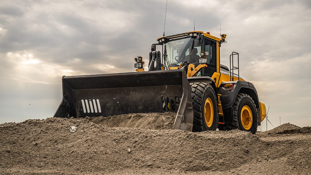 Wheel loader using Trimble Earthworks Grade Control Platform on construction site.
