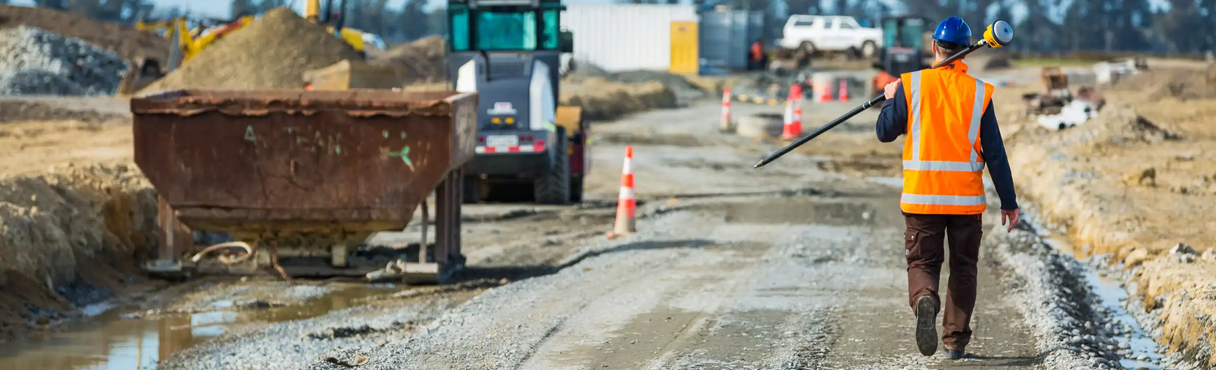ouvrier sur un chantier de construction