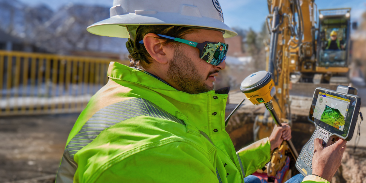 Trimble Siteworks Positioning system working with a 3D model while capturing accurate data on a paving project